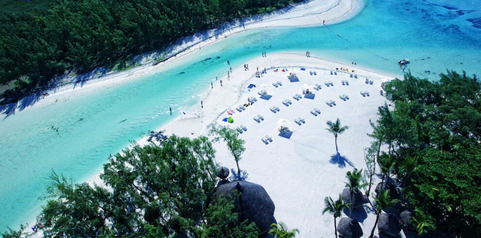 Ile_Aux_Cerfs_Aerial_View-2100x1400-0e17959f-2e35-462d-9ddb-ec92c67d4f08-990x490